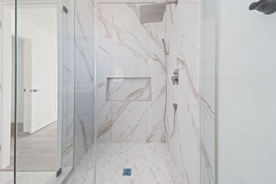 Building Photo - 6733 Lanto St