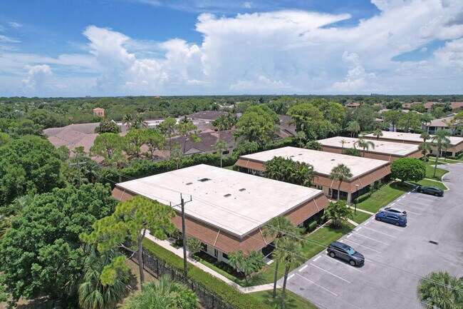 Building Photo - 104 Half Moon Cir