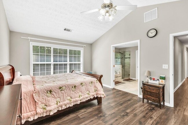 Building Photo - 1500 Highland Farm Dr