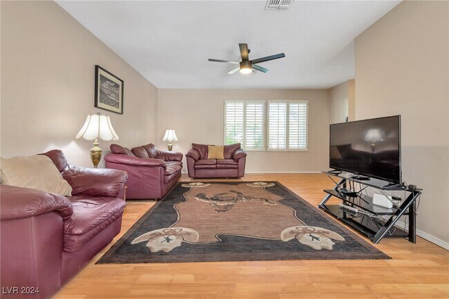 Building Photo - 3472 Townhouse Dr