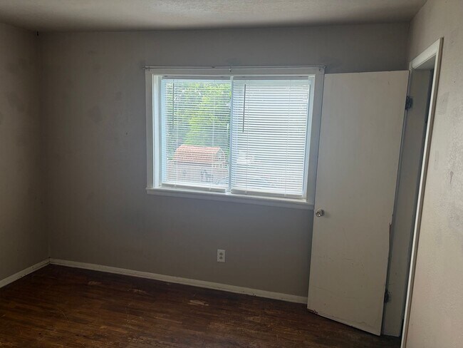 Building Photo - $1,500 Move-In Special