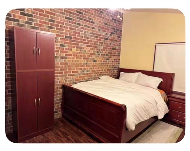 Building Photo - 3 Hickory Ln