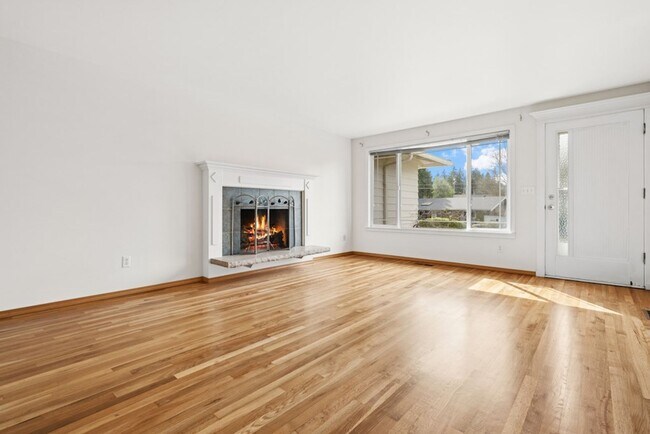 Building Photo - 3Bd/1.75Ba Bellevue House