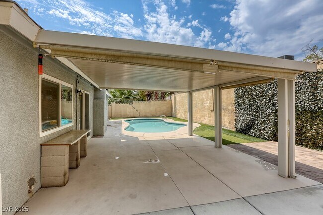 Building Photo - 3055 S Topaz Rd