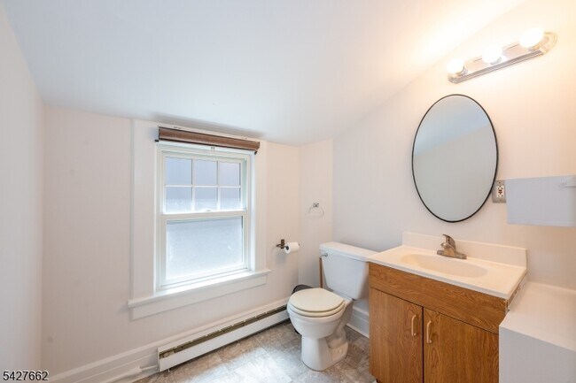 Building Photo - 200 Valley Rd