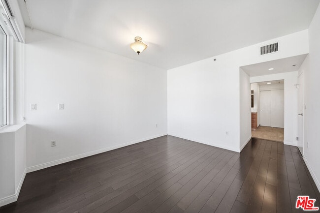 Building Photo - 3785 Wilshire Blvd