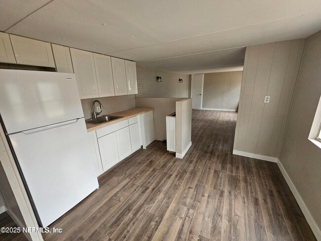 Building Photo - 7577 Sonia Dr