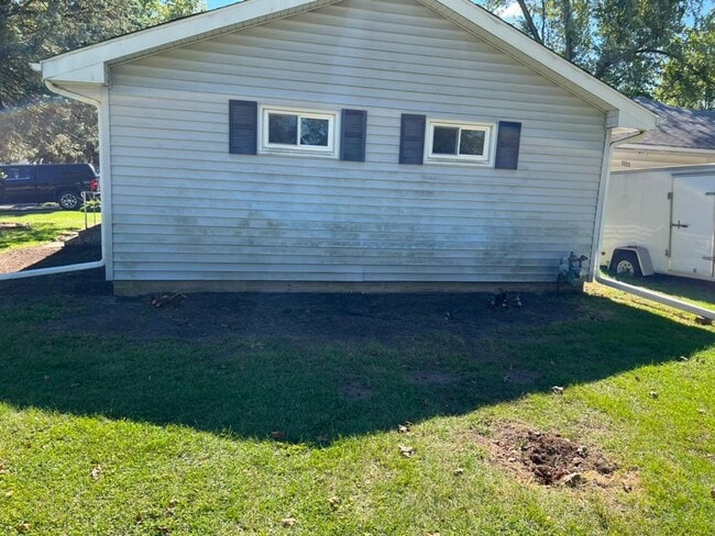 Building Photo - 908 S Bauch Ave