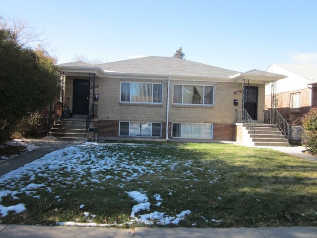 Primary Photo - 2 bed 1 bath upper unit laundry included!