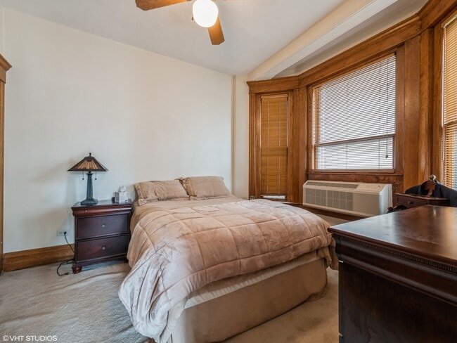 Building Photo - 2800 N Pine Grove Ave