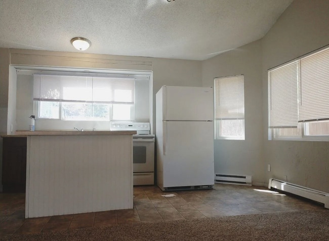 Building Photo - 2 Bed, 1 Bath Duplex