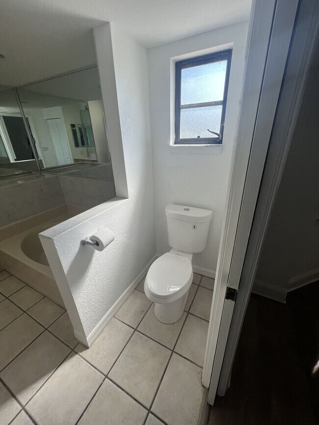 Building Photo - $1,875 ** ANNUAL ** Available 10/15/25 - Newly Renovated ** 3/2 Single Family Home with Oversized...