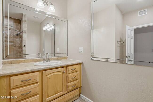 Building Photo - 825 Dulce Tierra Dr