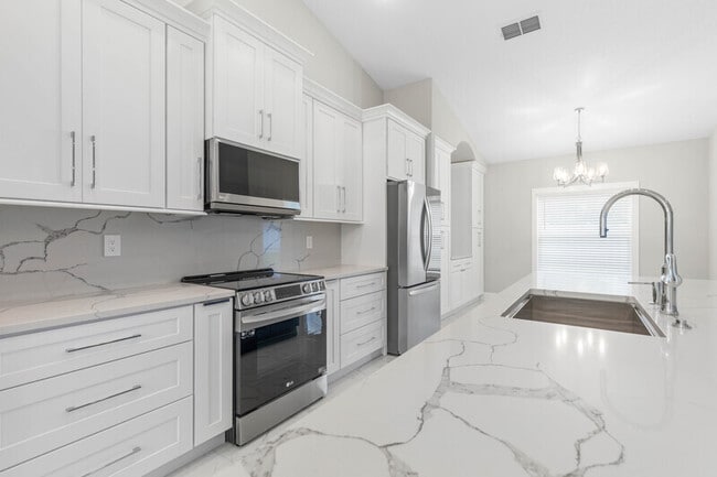 Building Photo - 12 Wheeler Ln