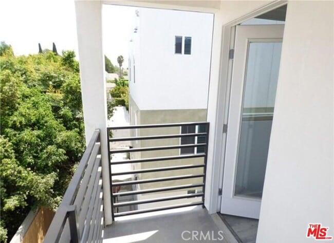 Building Photo - 1113 Carmona Ave