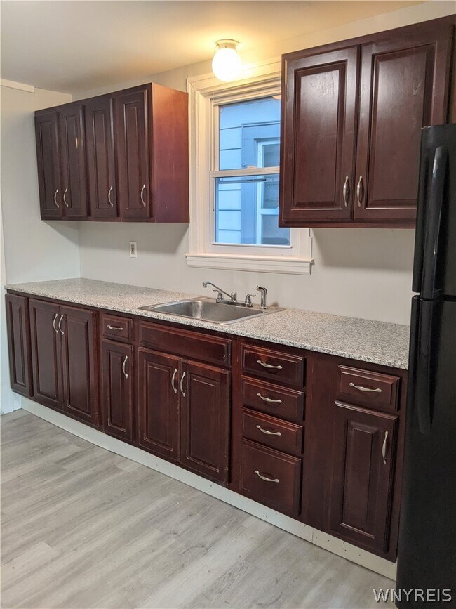 Building Photo - 2026 Hertel Ave