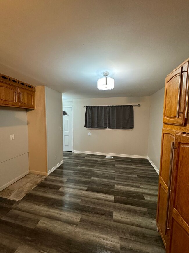 Building Photo - 3 Bed, 1 Bath Ranch with Basement and Atta...