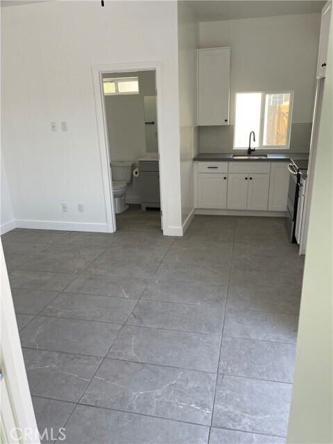 Building Photo - 2248 Lime Ave