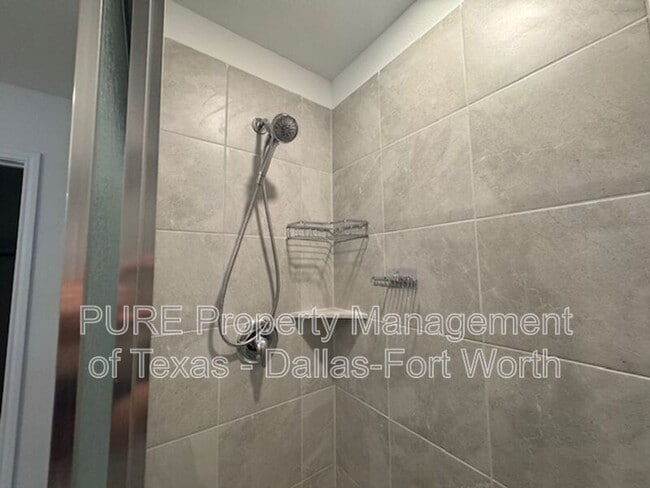 Building Photo - 2929 Dora Dr