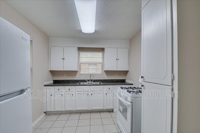 Building Photo - 331 Verdery Dr
