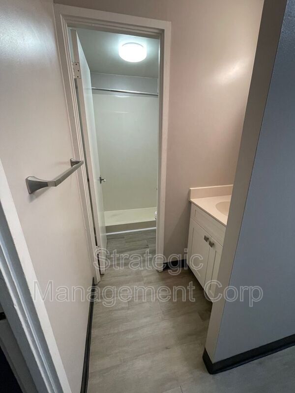 Building Photo - 1301 Lusitana St
