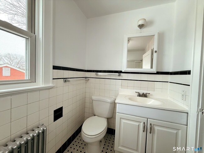 Building Photo - 8 Garden St