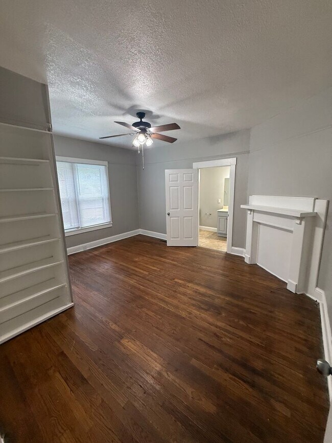 Building Photo - Charming Home in North Knoxville!