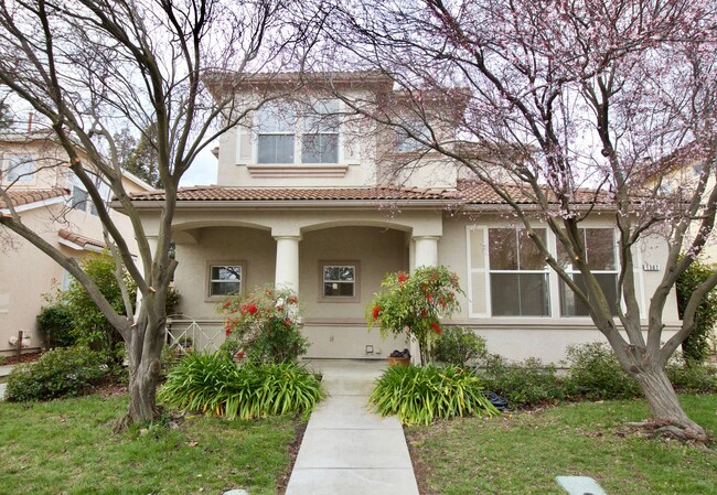 Building Photo - West Davis 4 Bedroom 2.5 Bathroom Home Rig...