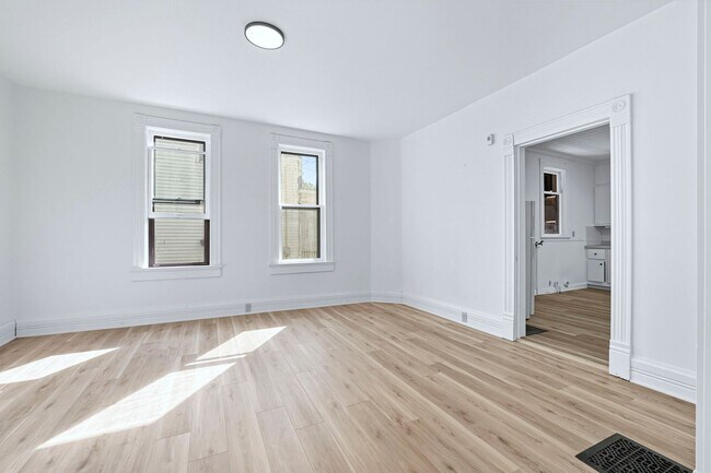 Building Photo - New THREE BED listing in Fort Wayne!