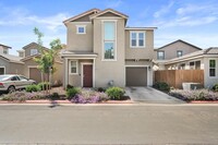 Building Photo - Perfect like new home in Merced