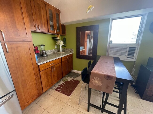 Building Photo - Fully furnished with amazing panoramic views.