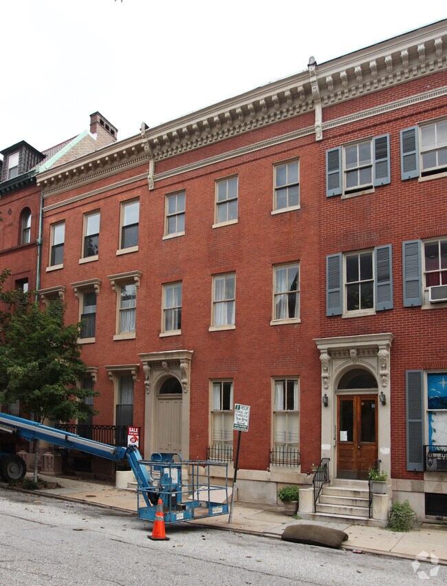 Building Photo - 809 Park Ave