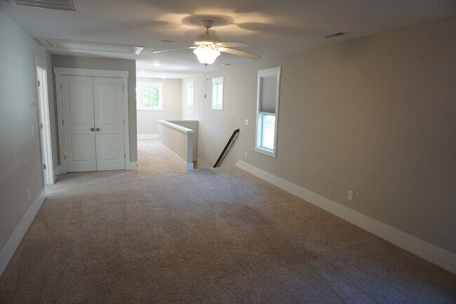 Building Photo - 4BR/3.5BA Home in the Gated Community of R...