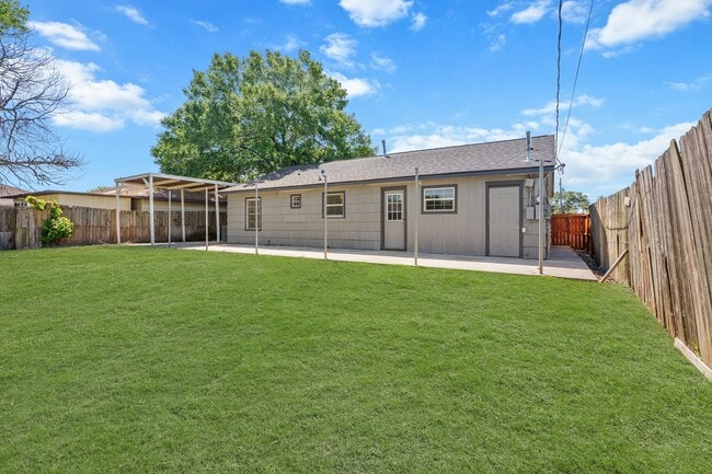 Building Photo - 3209 Chestershire Dr