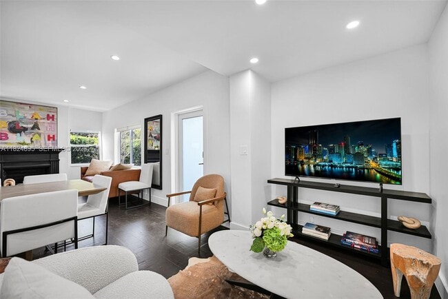 Building Photo - 150 NE 50th St