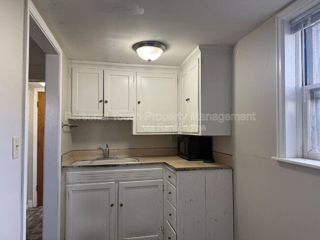 Building Photo - 728 8th St N