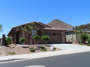 Building Photo - Beautiful 4 Bedroom 2 Bath Home in Mystic