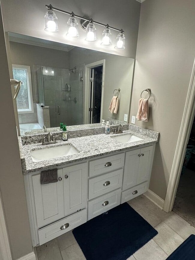 Building Photo - Charming 3-Bedroom Home Near Moody AFB with Modern Amenities and Fenced Backyard