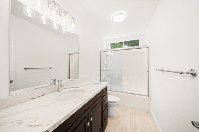 Building Photo - 37762 Drexell Dr