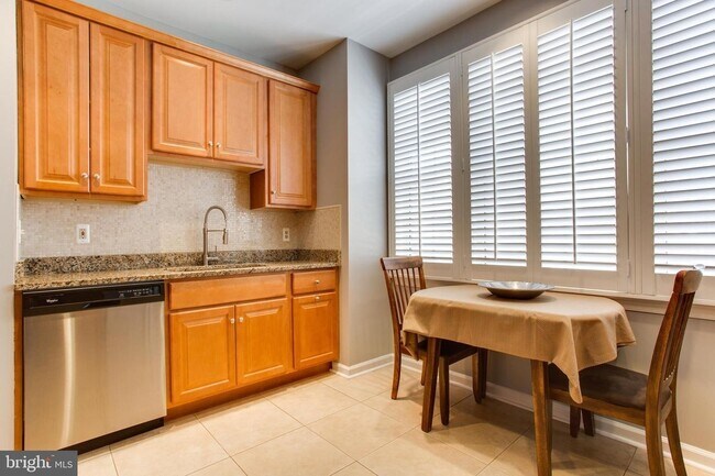 Building Photo - 7021 Haycock Rd