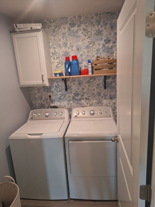 Building Photo - MOVE IN SPECIAL! Outstanding Four Bedroom ...