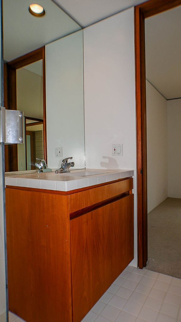 Building Photo - La Playa living with stunning city, ocean ...