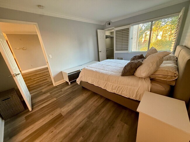 Building Photo - Spacious and Modern 2BR Condo in UTC, San Diego