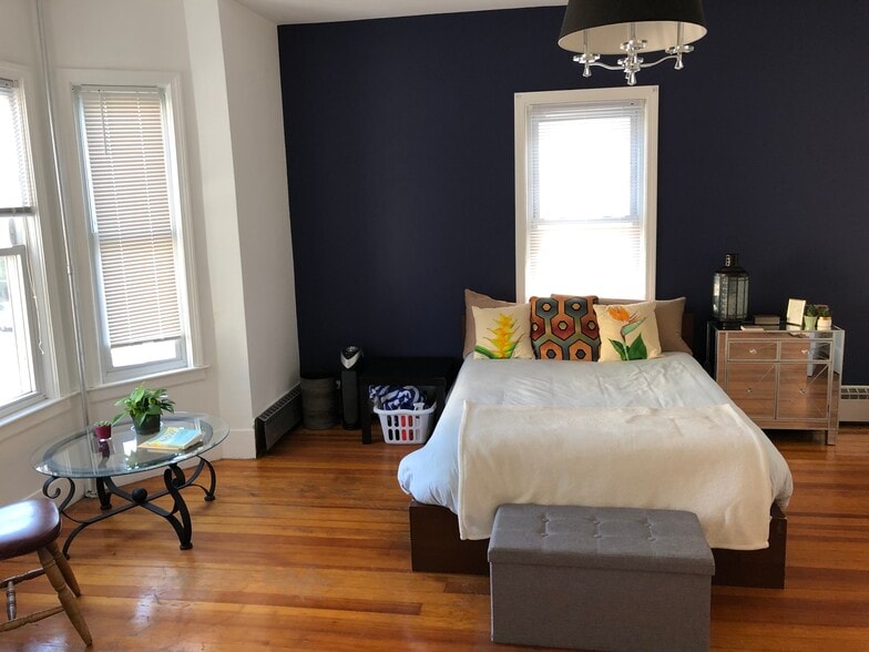 Building Photo - 154 Webster Ave