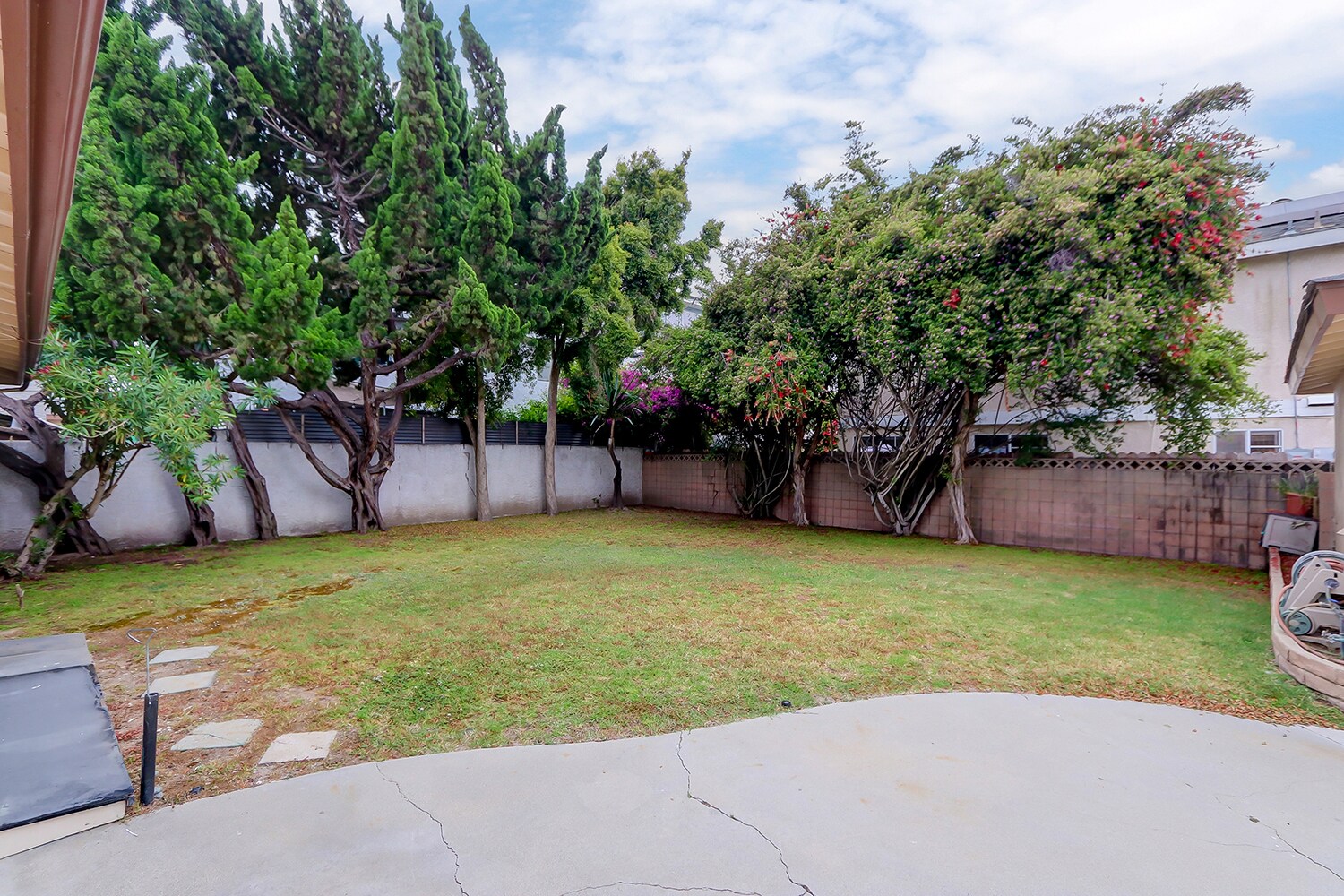 Building Photo - 2407 Mackay Ln