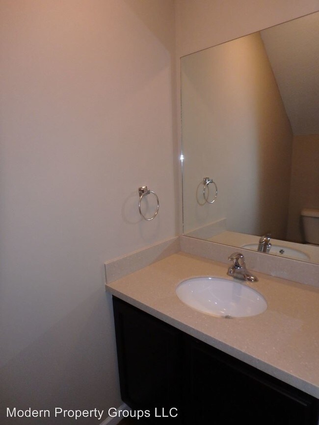 Building Photo - 203 Tyler St