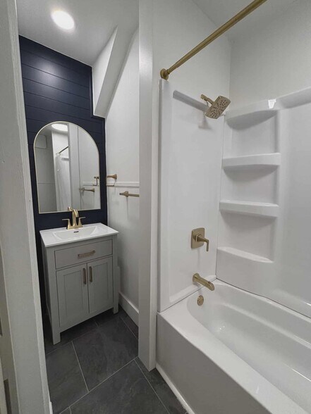 Building Photo - 1400 Central Ave