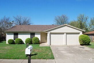 Building Photo - Crowley Cutie