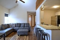 Building Photo - 3 Bedroom, 1 Bath