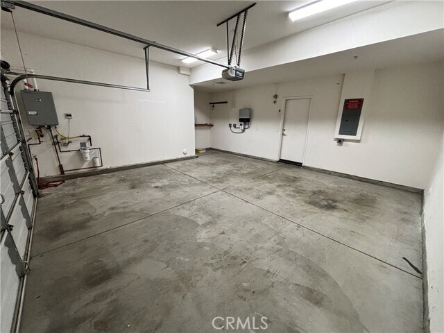 Building Photo - 501 W Maple Ave